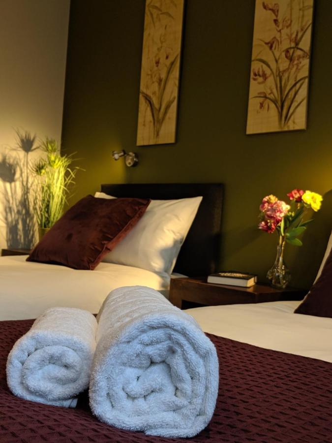 Crown Meadow - 4 Bedroom House - Heathrow - Excellentstays 科恩布鲁克 外观 照片