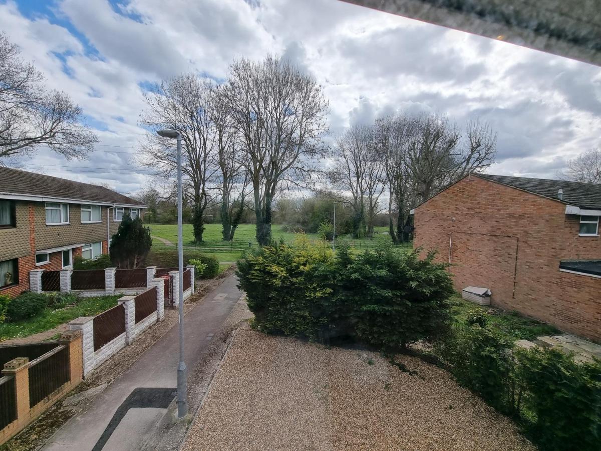 Crown Meadow - 4 Bedroom House - Heathrow - Excellentstays 科恩布鲁克 外观 照片